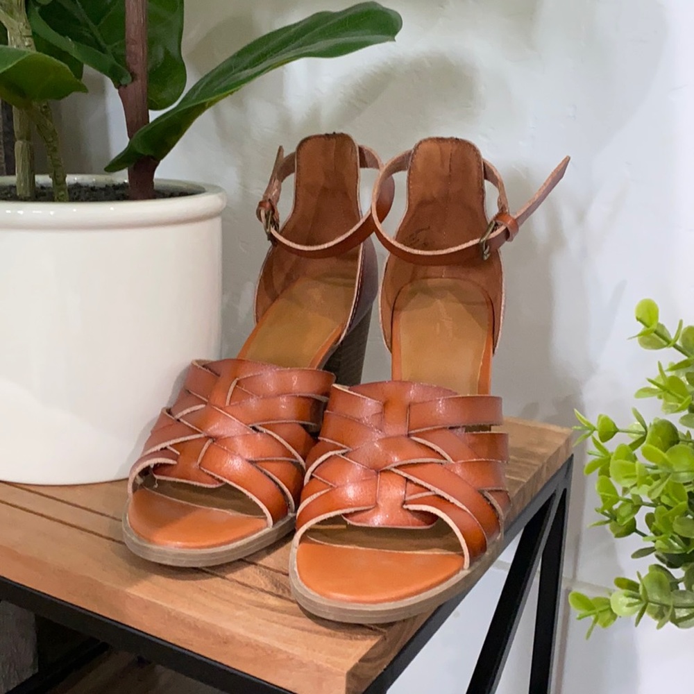 Sandals brown